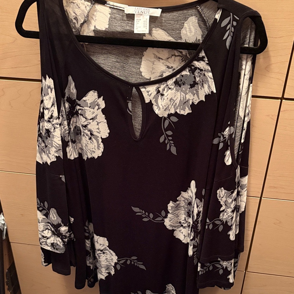 VENUS Monochrome Floral Blouse